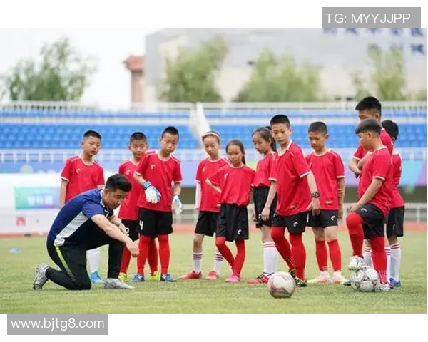 中国足球球星头发渐白折射岁月无情仍旧坚守绿茵梦想 中国足球球星头发渐白折射岁月无情仍旧坚守绿茵梦想