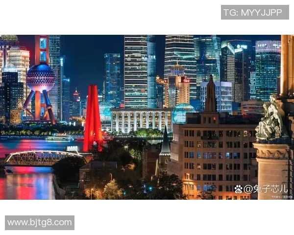 足球巨星畅游上海夜景感受城市魅力与文化交融 足球巨星畅游上海夜景感受城市魅力与文化交融